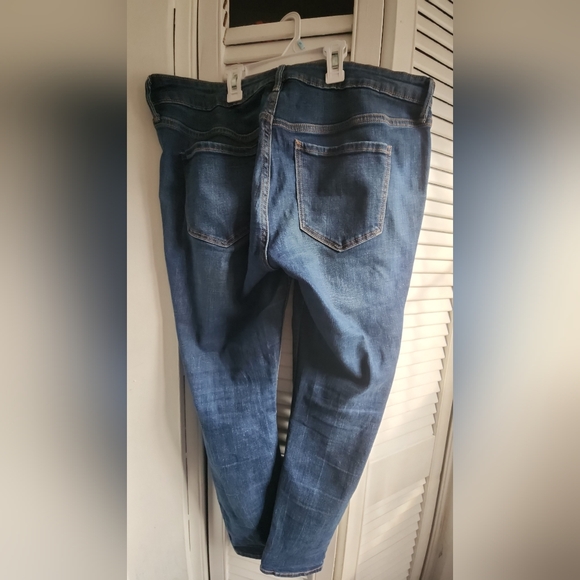 Old Navy 14p Rockstar Super Skinny 85%cotton distressed jeans - Picture 4 of 5